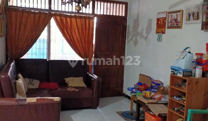 Rumah di Komplek Strategis Taman Aries Kebon Jeruk Jakarta Barat