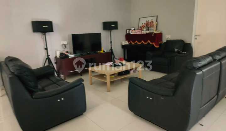  Rumah di Taman Kebon Jeruk Intercon Jakarta Barat