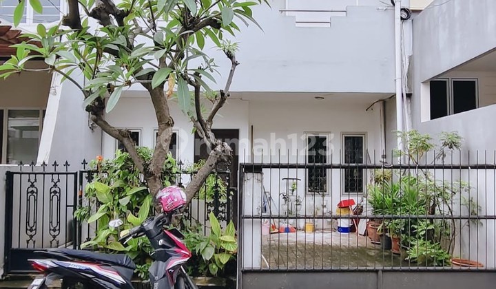 House for Sale in Puri Indah, West Jakarta House for Sale in Puri Indah, West Jakarta