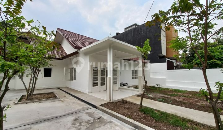 Disewakan rumah di Kebayoran Baru, Jakarta Selatan