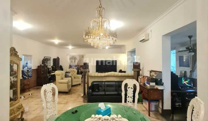 For Rent: Spacious, Shady, Strategic House in Prapanca, Kebayoran Baru