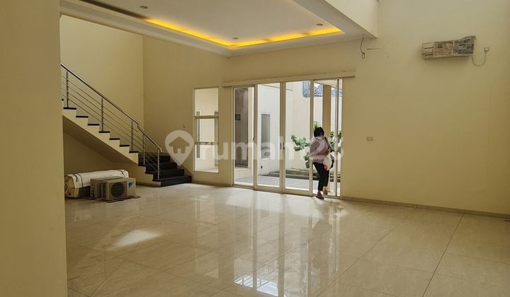 Rumah Dharmahusada Utara Dekat Manyar 2