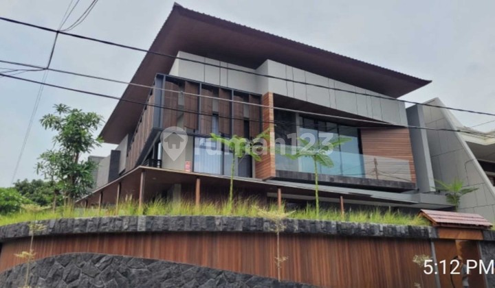 Tropical House With Waterfall di Manyar Surabaya Timur Dekat Dharmahusada