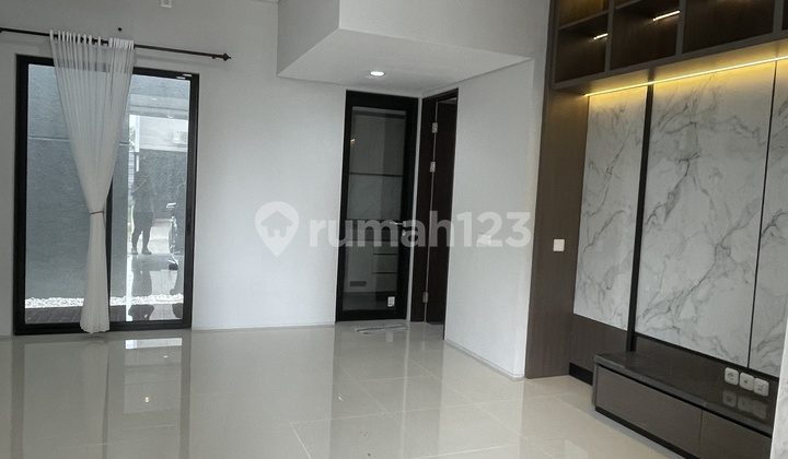 Disewakan Citraland Crystal Golf Rumah Baru Dekat Pakuwon 2