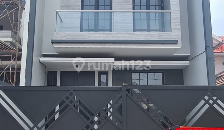 Jual Rumah Manyar Baru Dekat Pakuwon City 1