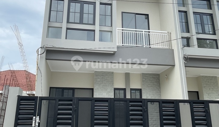 Jual Wisma Mukti Rumah Baru Gress Dekat Manyar Pakuwon City