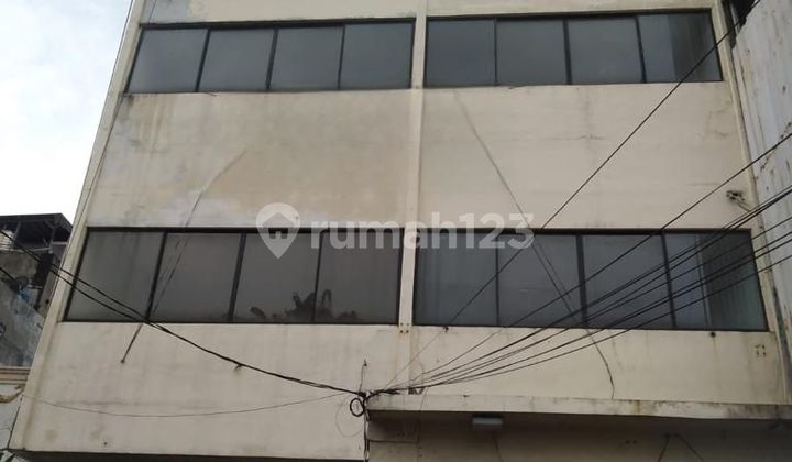 3-story shophouse on Mangga Besar Raya street in Jakarta, Mangga Besar Raya Shophouse.