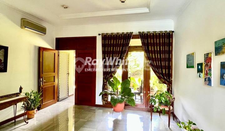 Spacious and Lush House with Swimming Pool in Pejaten 2