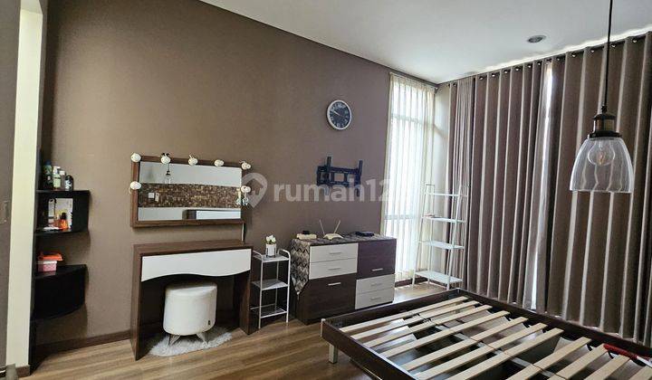 foto lainnya rumah mewah dengan kolam renang