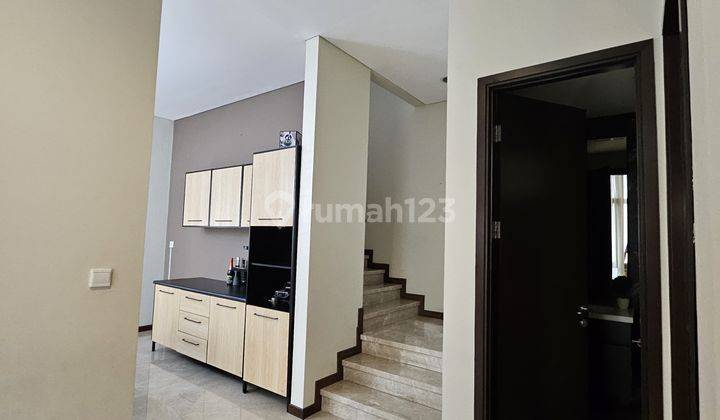 foto lainnya rumah mewah dengan kolam renang