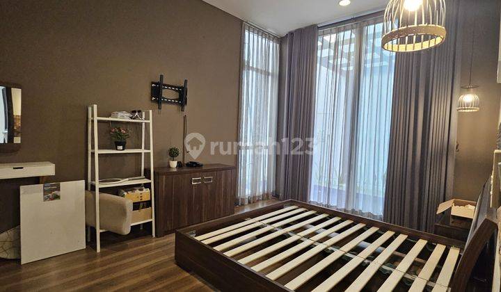 foto lainnya rumah mewah dengan kolam renang