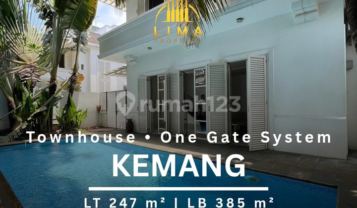 Rumh Nuansa Colonial Kemang Dalam Townhouse One Gate System