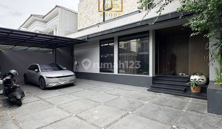 Rumah Kemang 2 Lantai Semi Furnished Ada Taman Carport 2