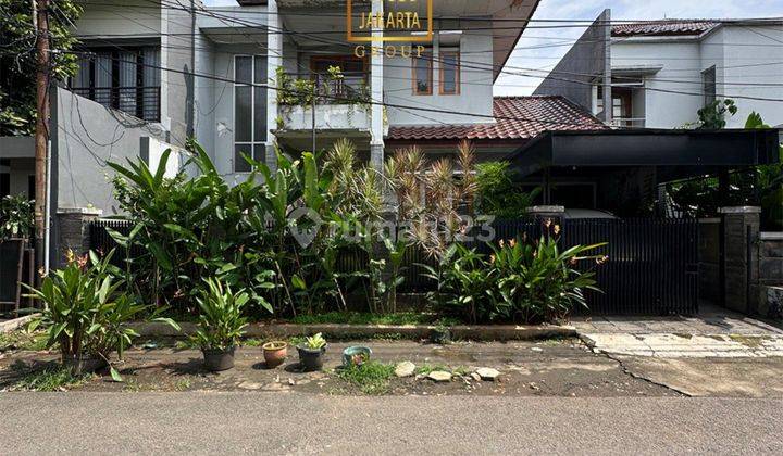 Rumah Kebayoran Baru 2 Lantai Ada Taman Carport 2