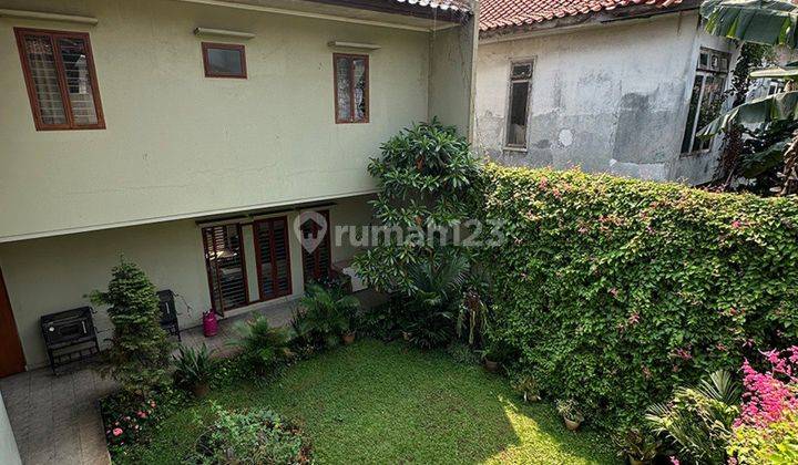 Rumah 2 Bangunan 2 Lantai Taman Carport Luas 2