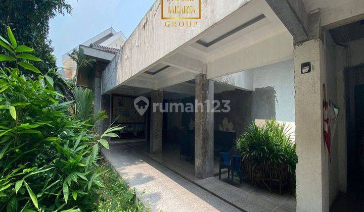 Rumah 3 Bangunan Luas Tanah 1.402m2 Taman Carport Luas 2