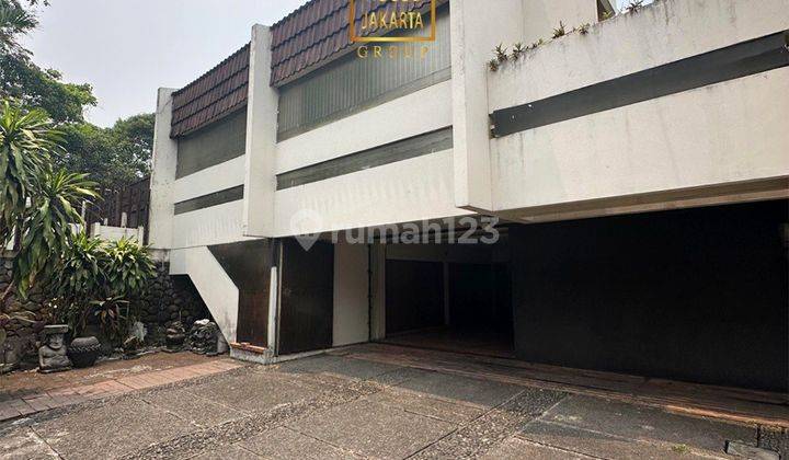 Rumah Hook Kebayoran Baru 2 Lantai Ada Taman, Carport Luas 2