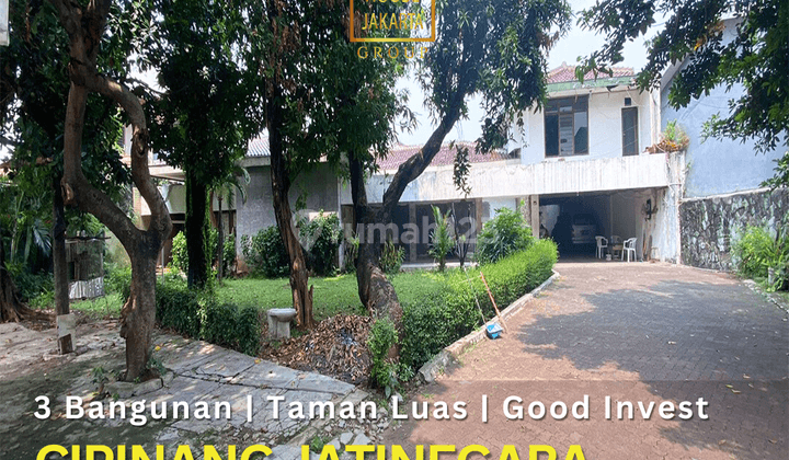 Rumah 3 Bangunan Luas Tanah 1.402m2 Taman Carport Luas 1