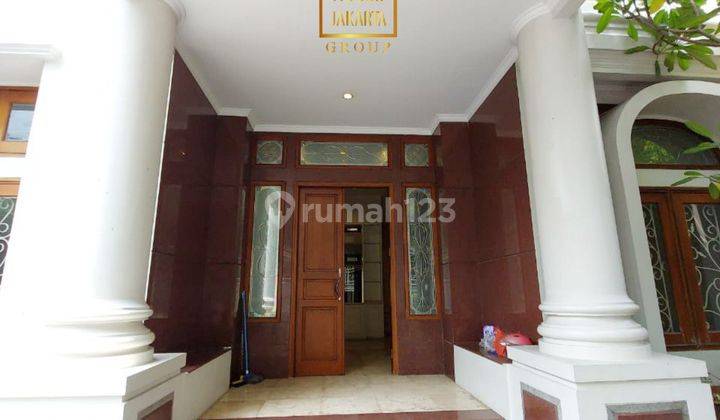 Rumah Kebayoran Baru 2 Lantai Ada Pool, Garasi Carport Luas 2