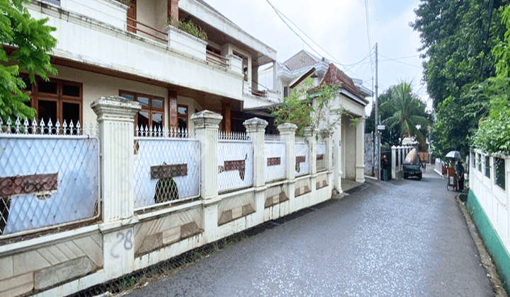 Rumah 2 Lantai Semi Furnished Garasi Carport Luas 2