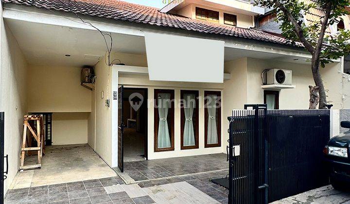 Rumah 2 Lantai Modern Minimalis Dekat Taman Anggrek 1