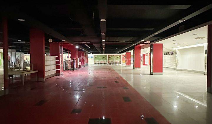 Gedung Ex Mall 3 Lantai Kondisi Bagus Carport Luas  2