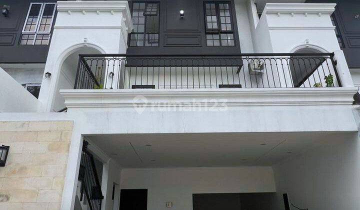 Rumah 2.5 Lantai Pejaten Modern Minimalis Ada Pool Carport 1