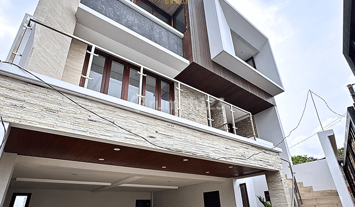 Rumah 3 Lantai Modern Minimalis Ada Pool, Garasi Carport Luas 1