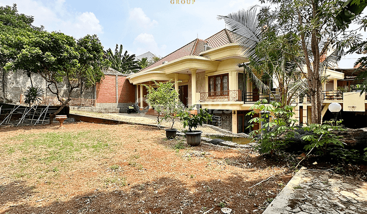 Rumah Jagakarsa di Dalam Komplek, Carport Luas 1