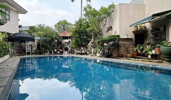 Rumah 2 Lantai Modern Classic Dalam Komplek Ada Pool Carport Luas 2