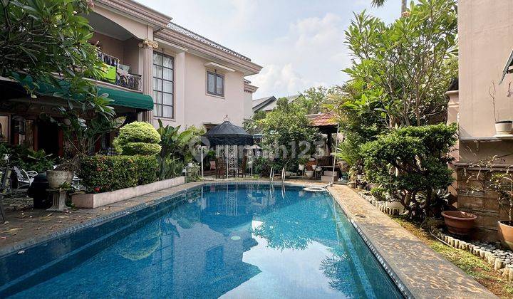 Rumah 2 Lantai Modern Classic Dalam Komplek Ada Pool Carport Luas 1