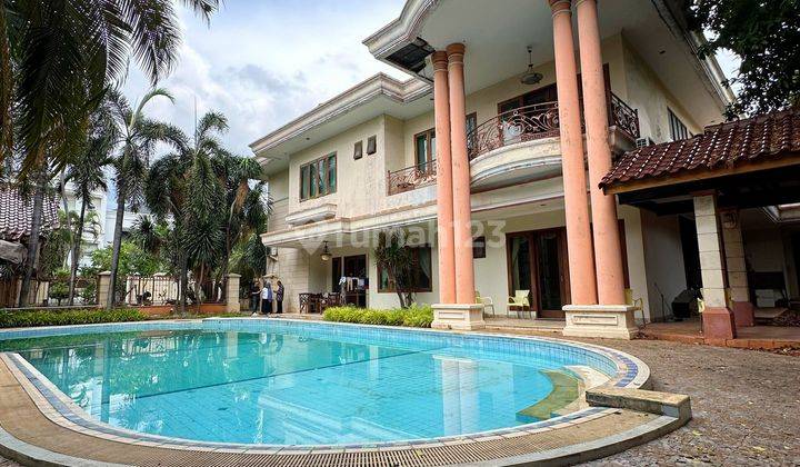 Rumah 2 Lantai Ada Pool, Carport Luas Dalam Komplek Elite 1