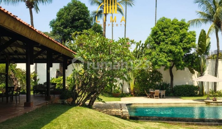 Rumah Klasik Nuansa Villa Pejaten Barat Dekat Kemang