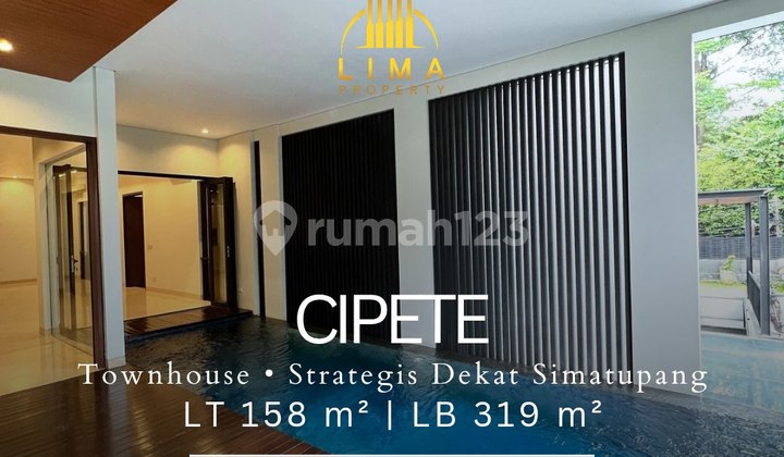 Townhouse Eksklusif 3 Lantai Private Pool & Carport Luas