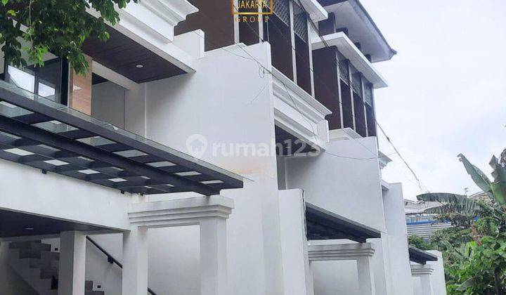 Rumah 3 Lantai Minimalis di Cilandak, Jakarta Selatan 2