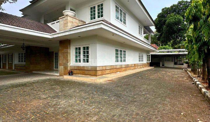 Rumah Hook Menteng 2 Lantai Embassy Area Carport Luas 2