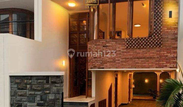 Rumah 3 Lantai Semi Furnished di Dekat Monas Menteng 2