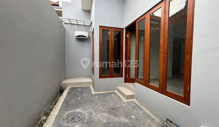 Modern Minimalist House With Balinese Ornaments in Kesiman Kertalangu, 2