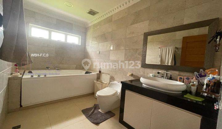kamar mandi rumah mewah 2 lantai batam