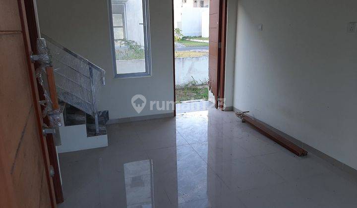 ruang tamu rumah baru hook 2 lantai