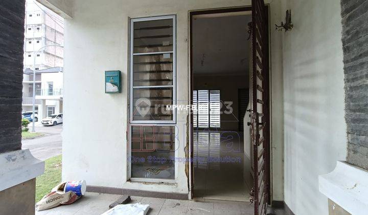 tampak depan jual rumah hook 2 lantai