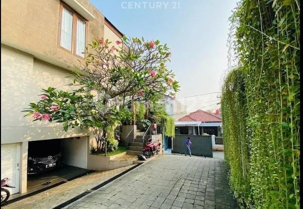 For Sale Comfortable and Lush Residence in Premium Location Kemang, South Jakarta