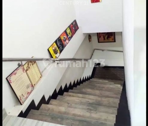 Quick Sale Luxury House with Modern Design in Central Jakarta 2