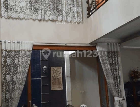 For Sale Classic Modern Luxury House in Rawamangun, East Jakarta 2