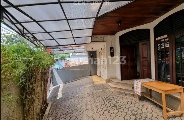 Dijual Rumah 4 Kontrakan dan 6 Kamar Kos di Kebayoran Baru