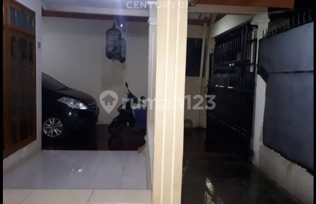 For Sale Ready-to-Occupy House Strategic Location in Cipinang East Jakarta 2