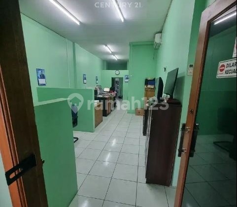 For Sale 3-Story Shophouse Prime Location in Matraman East Jakarta 2