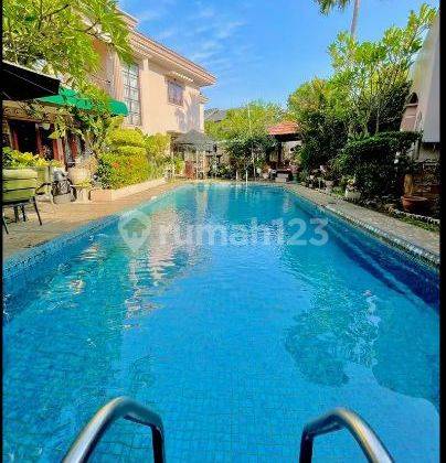 Dijual Rumah Mewah Dilengkapi Dengan Swimming Pool Luas 530m , Lokasi Strategis di Lebak Bulus Jakarta Selatan 2