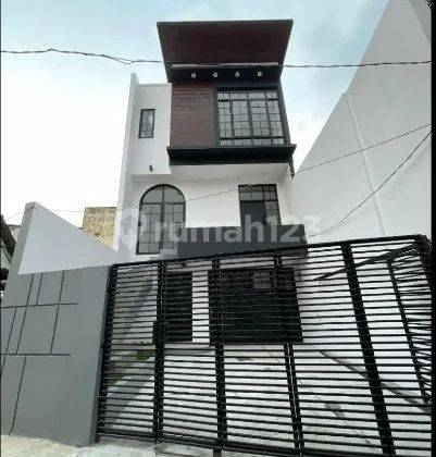 Dijual Rumah Baru , Siap Huni 3.5 Lantai di Jatinegara Jakarta Timur 1