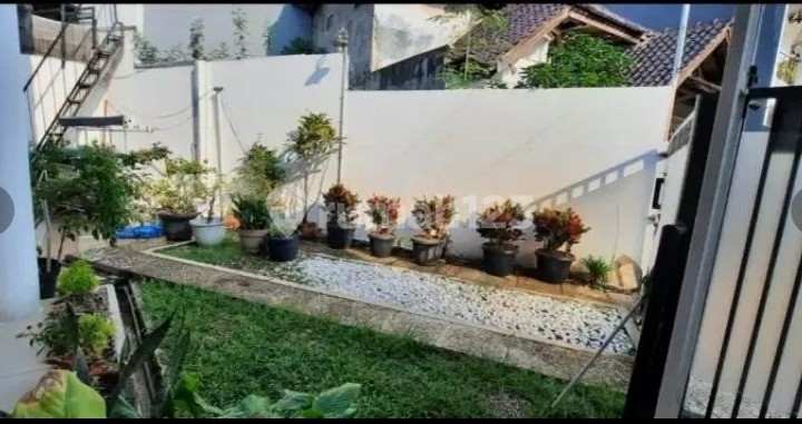 Hook House 186 sqm in Malaka Country Estate Pondok Kopi